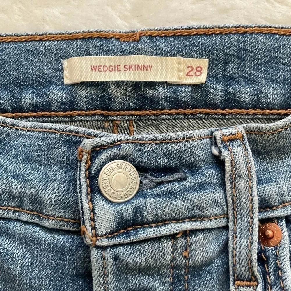 Levi's Wedgie High Rise Skinny Distressed Button Fly Frayed Hem Jeans